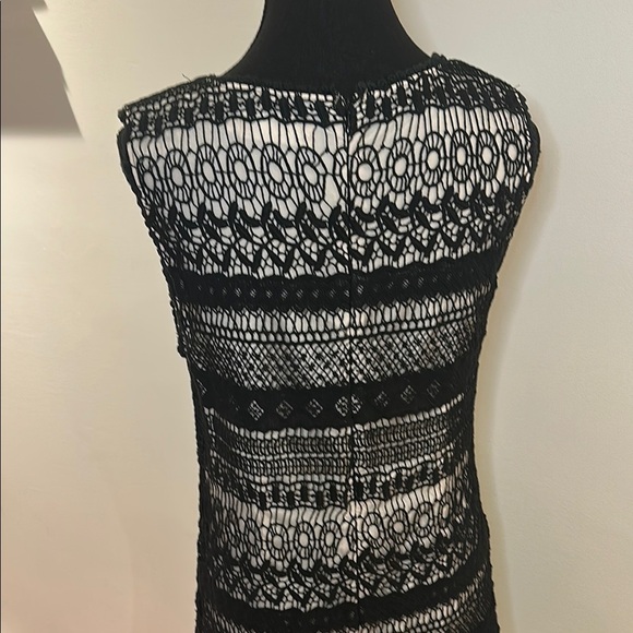 Black Mini Sheath Dress Sleeveless for Night Out with Crew Neck - Picture 8 of 9